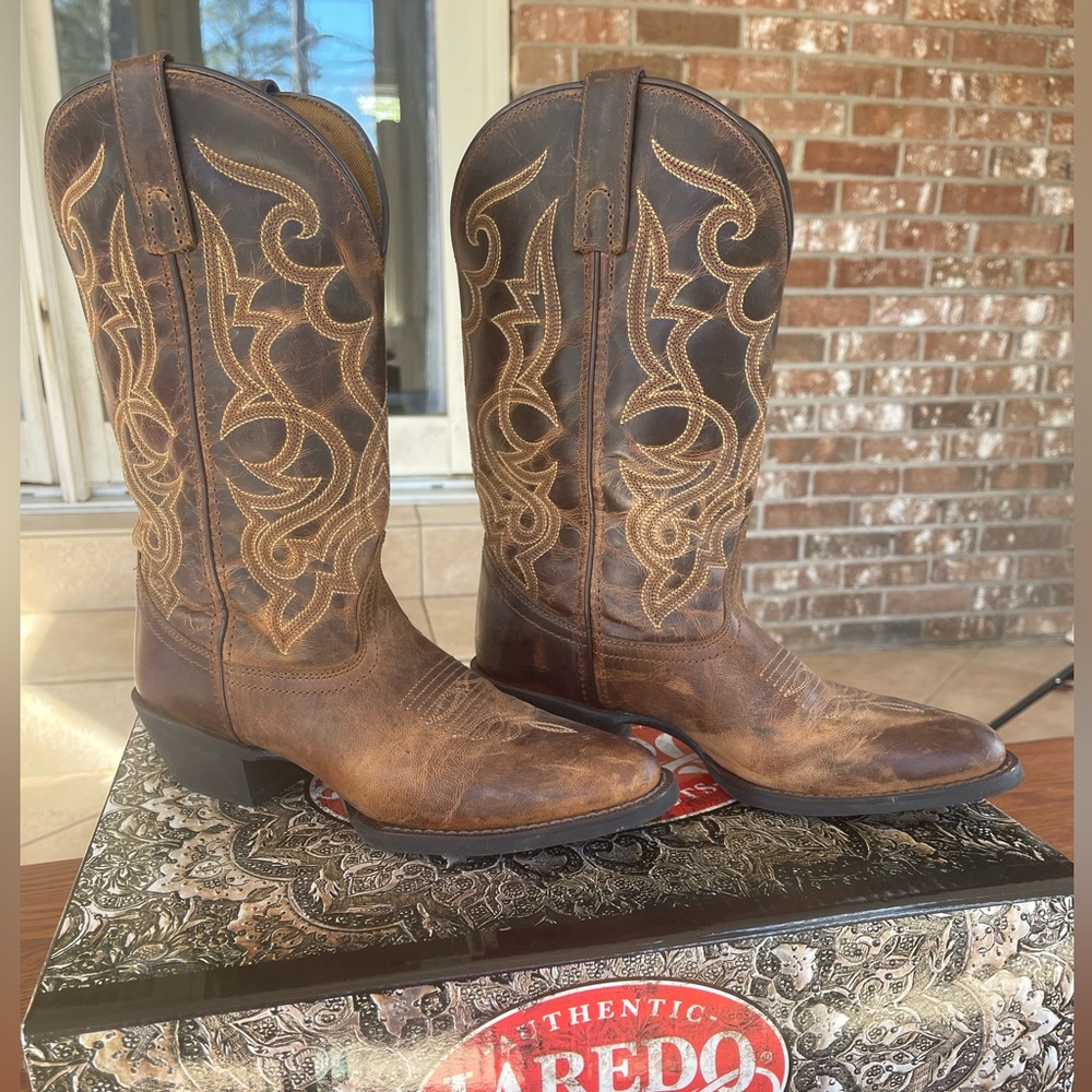 Laredo woman’s western boots size 8 “Maddie” distressed leather cowgirl boots